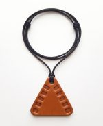 Colgante de Cuero Pintadera Triángulo