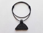 Colgante de Barro Negro Pintadera Semicírculo